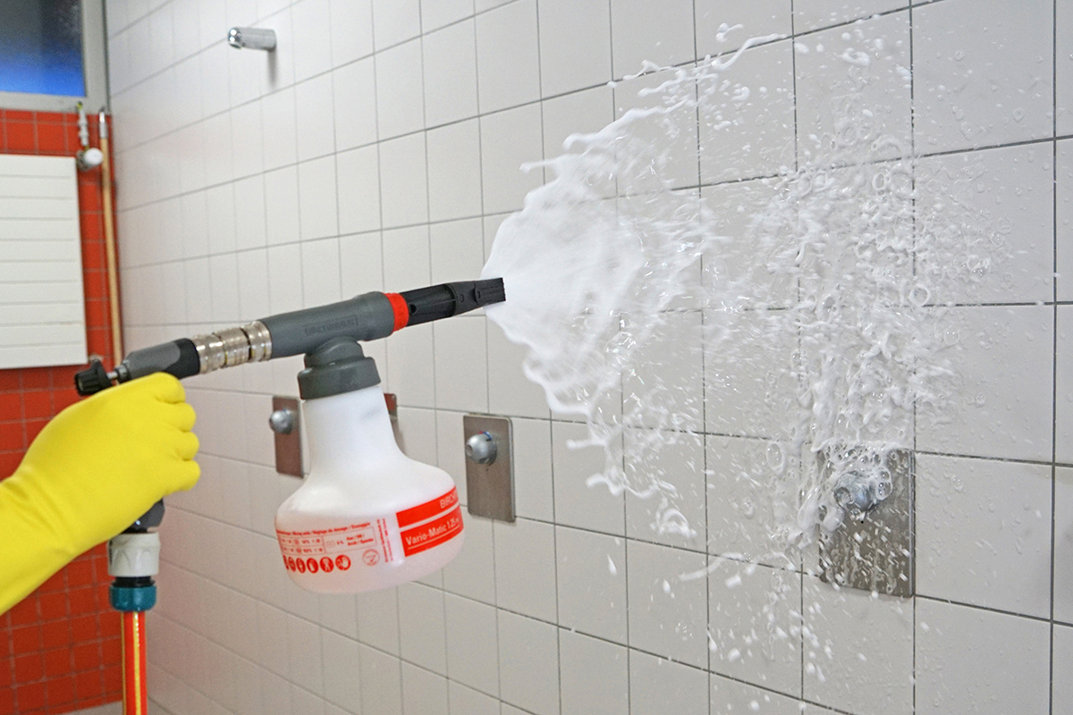 Schaumkanone Vario-Matic 1.25 PE von Birchmeier zur Reinigung, Desinfektion in sanitären Anlagen